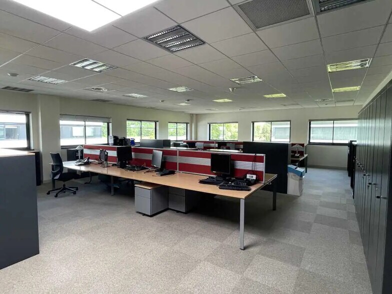 Bureau dans Lacroix-Saint-Ouen à louer - Photo de l’immeuble – Image 1 sur 14