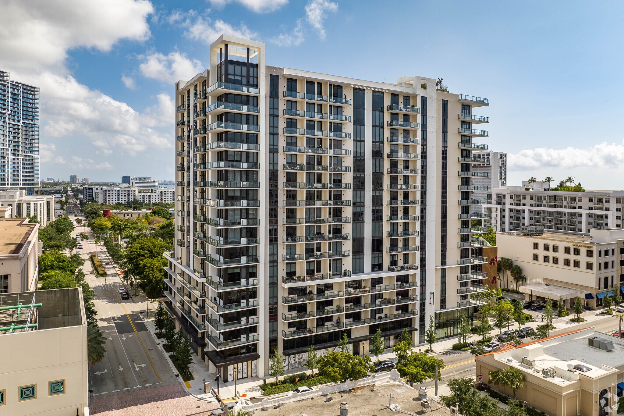 345 Banyan Blvd, West Palm Beach, FL à louer Photo principale– Image 1 sur 63