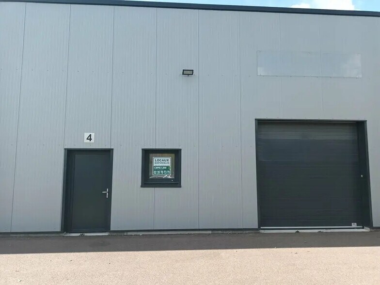 Local d'activités dans Caudebec-lès-Elbeuf à vendre - Photo de l’immeuble – Image 2 sur 8