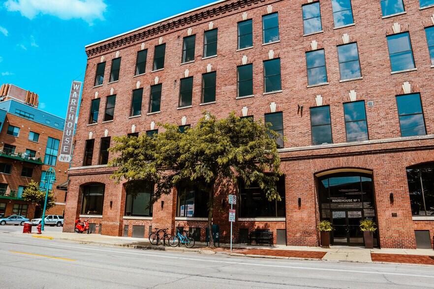 126 N Jefferson St, Milwaukee, WI à louer - Photo de l’immeuble – Image 2 sur 6