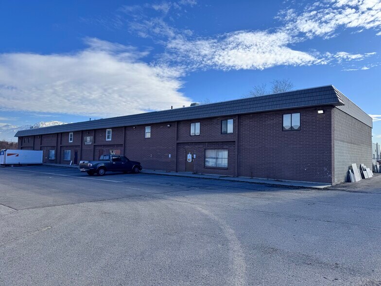 8106 S 1460 W, West Jordan, UT à louer - Photo de l’immeuble – Image 1 sur 5