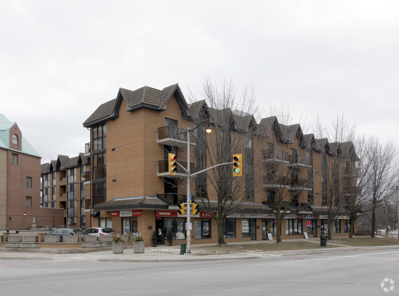 2464 Lakeshore Rd W, Oakville, ON à louer - Photo de l’immeuble – Image 2 sur 2
