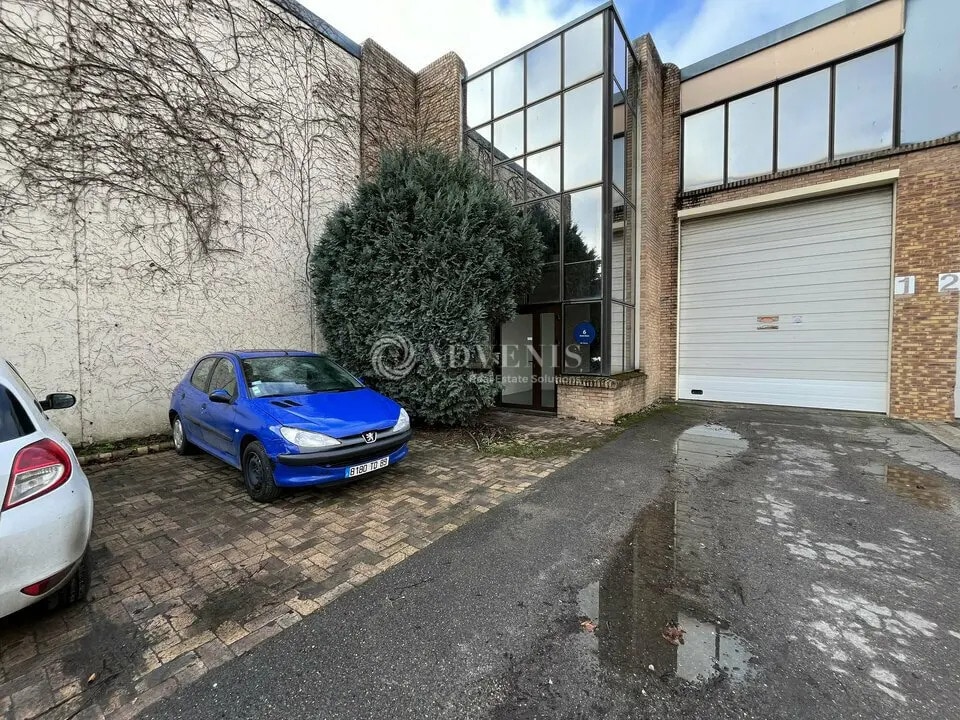 Local d’activités dans Le Thillay à louer Photo de l’immeuble– Image 1 sur 8