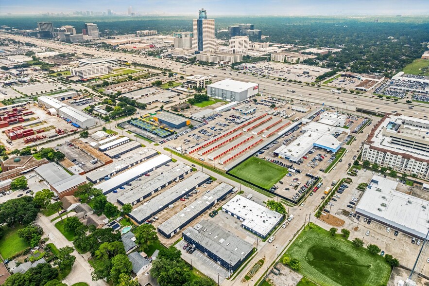10226 Georgibelle Dr, Houston, TX à louer - Photo de l’immeuble – Image 2 sur 7