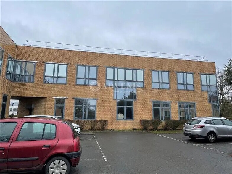 Bureau dans Montigny-le-Bretonneux à vendre - Photo de l’immeuble – Image 1 sur 7