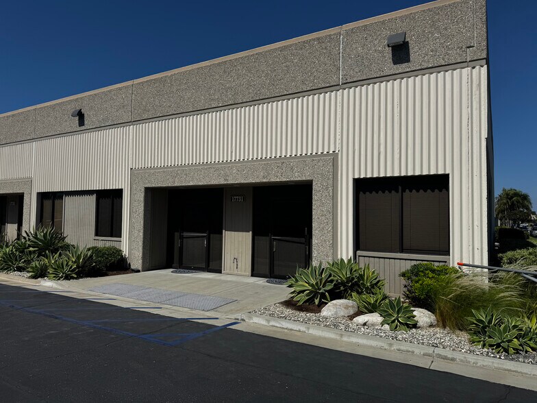 17731-17741 Sampson Ln, Huntington Beach, CA à louer - Photo de l’immeuble – Image 3 sur 16