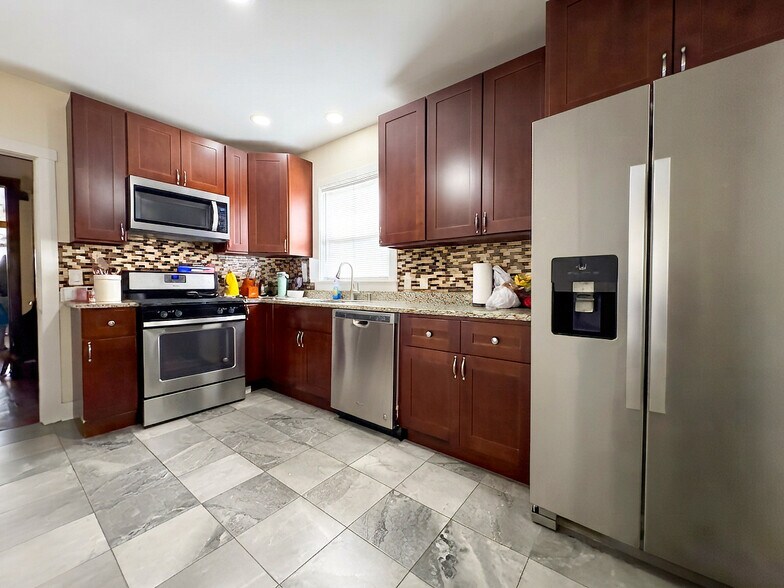 4917 W. Addison, Chicago, IL à vendre - Photo de l’immeuble – Image 3 sur 5