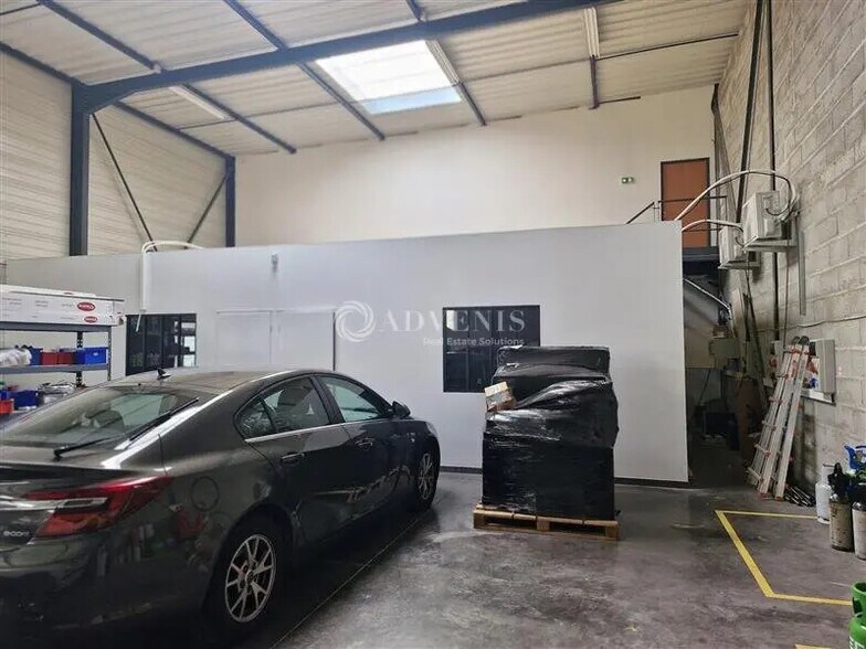 Local d’activités dans Vénissieux à louer - Photo de l’immeuble – Image 3 sur 10