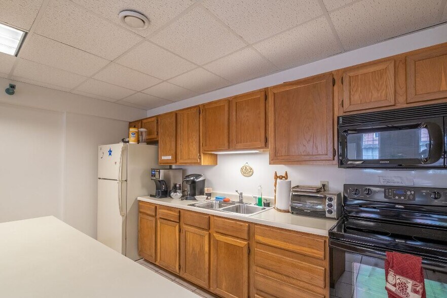 1 Mill Plz, Laconia, NH à vendre - Photo intérieure – Image 2 sur 59