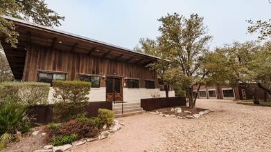 8700 Gallant Fox Rd, Austin, TX à louer Photo de l’immeuble– Image 1 sur 9
