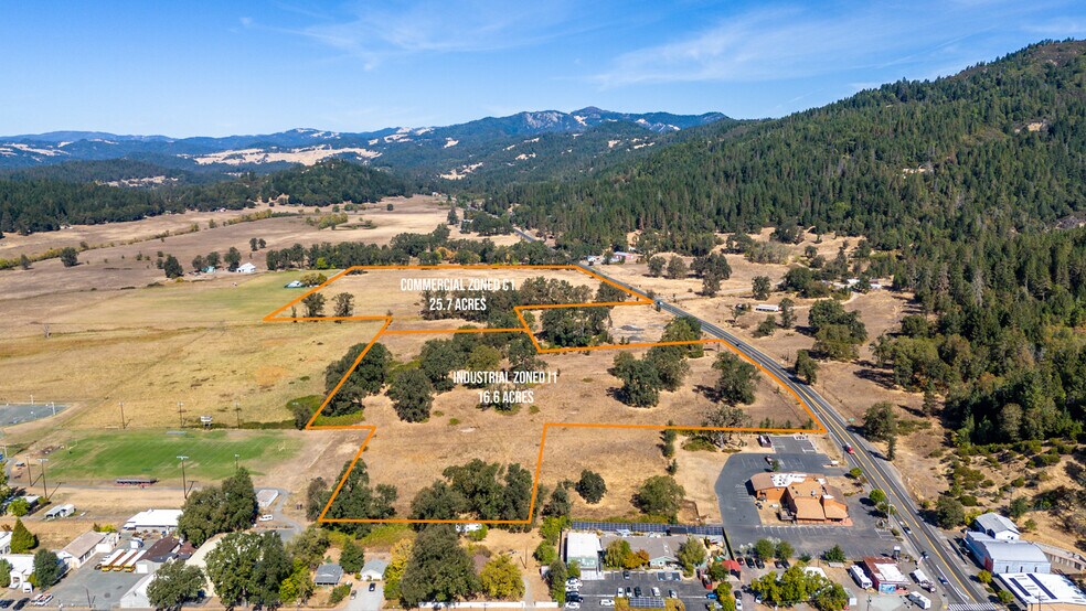 45100 US-101, Laytonville, CA à vendre - Photo principale – Image 1 sur 13
