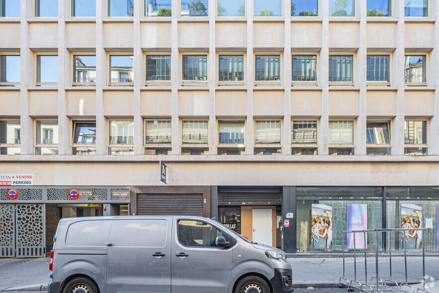 87-89 Rue La Boétie, Paris à louer - Photo de l’immeuble – Image 3 sur 5