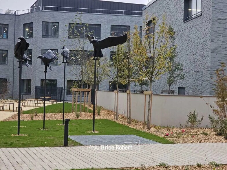 Bureau dans Villeurbanne à louer - Photo de l’immeuble – Image 1 sur 18