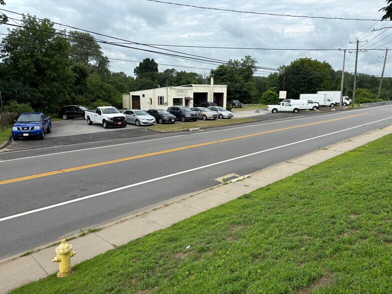 114 Columbia Ave, Willimantic, CT à louer - Photo de l’immeuble – Image 2 sur 6