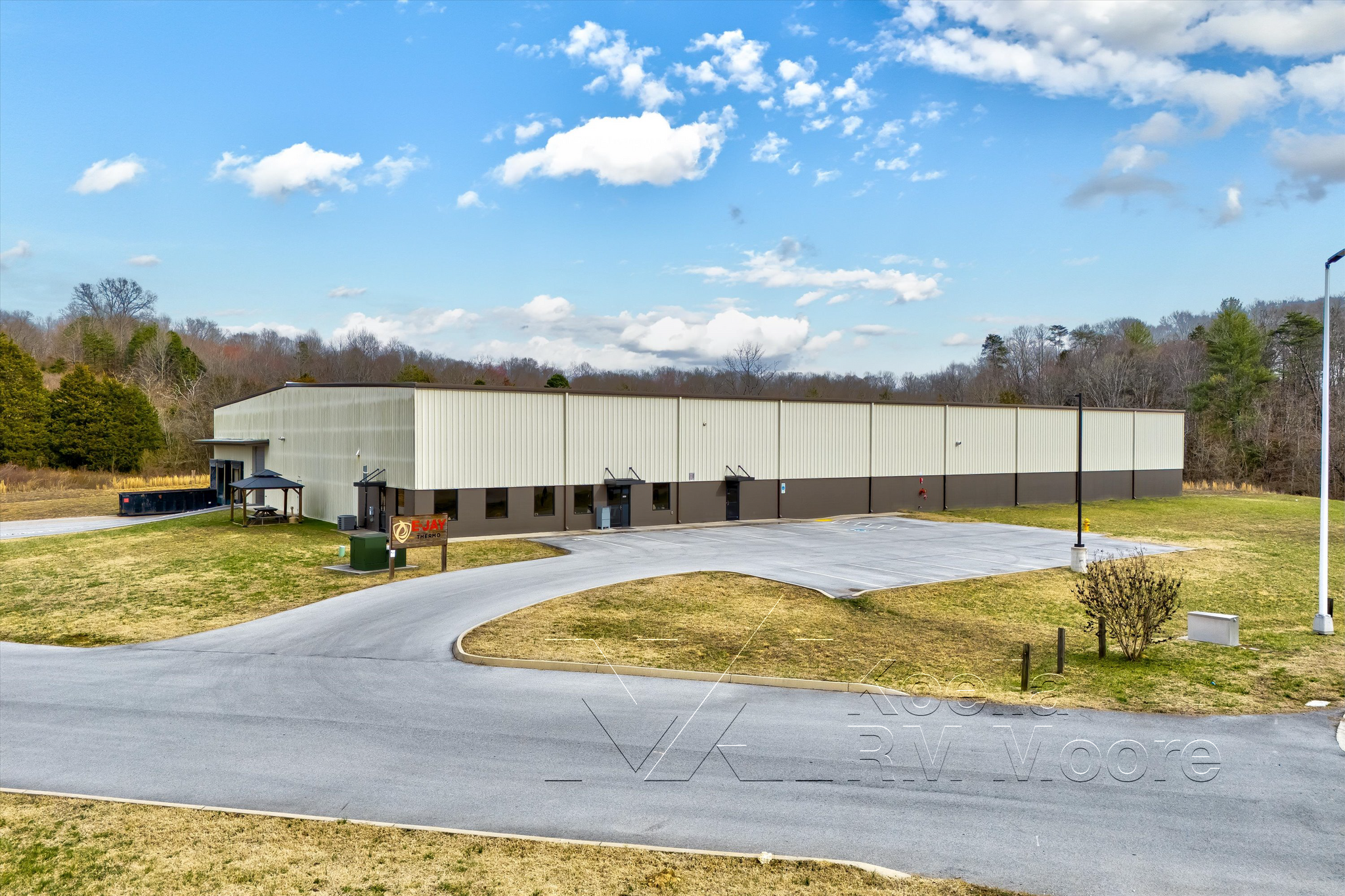 490 Sam Rayburn Pky, Lenoir City, TN à louer Photo de l’immeuble– Image 1 sur 36