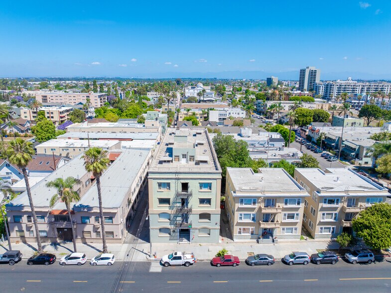 323 W 4th St, Long Beach, CA à vendre - Photo de l’immeuble – Image 2 sur 13