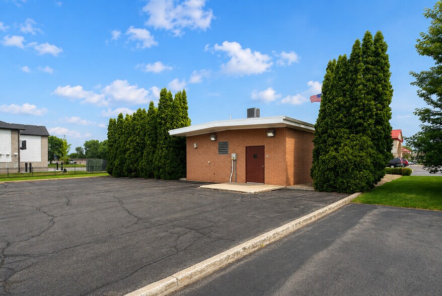 350 Fern St, Big Lake, MN à vendre - Photo de l’immeuble – Image 2 sur 8