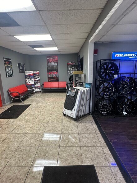 2515 71st St, Tampa, FL à vendre - Photo intérieure – Image 2 sur 3