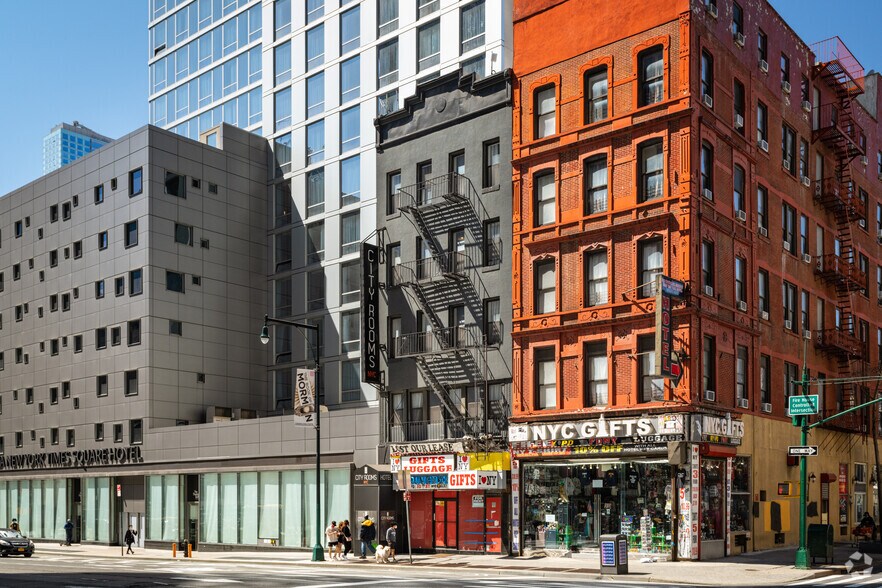 765 8th Ave, New York, NY à vendre - Photo de l’immeuble – Image 3 sur 9