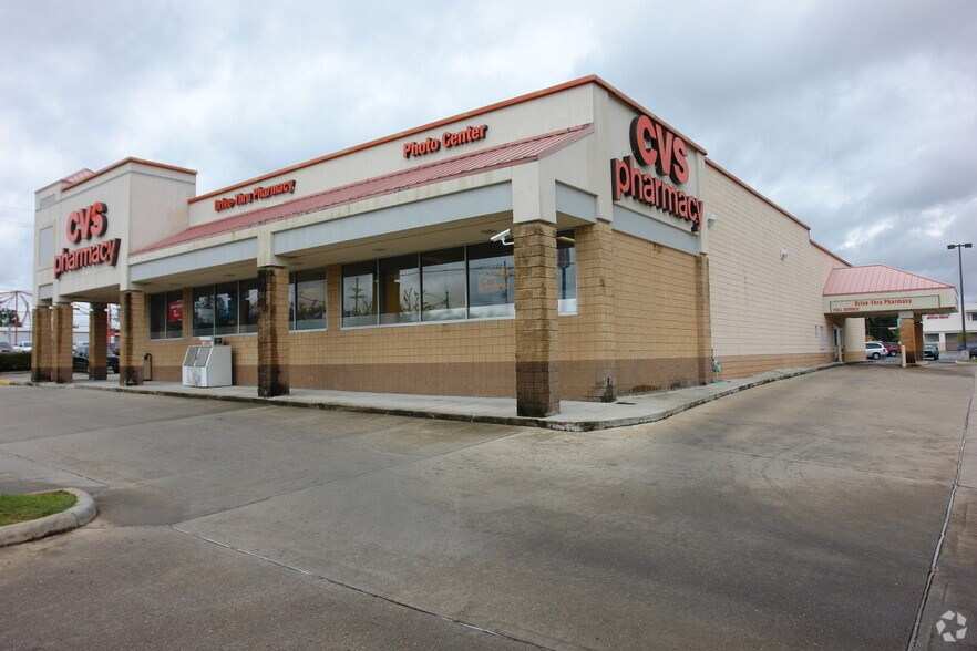 2110 N Frazier St, Conroe, TX à louer - Photo de l’immeuble – Image 3 sur 4