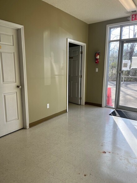 385 Cherry Lawn Rd, Huntington, WV à louer - Photo de l’immeuble – Image 3 sur 29