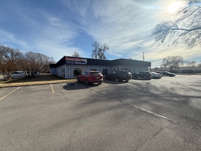 5553-5555 S Peoria Ave, Tulsa, OK à louer - Photo de l’immeuble – Image 1 sur 18