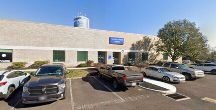 800 Town Center Dr, Langhorne, PA à louer Photo de l’immeuble– Image 1 sur 4