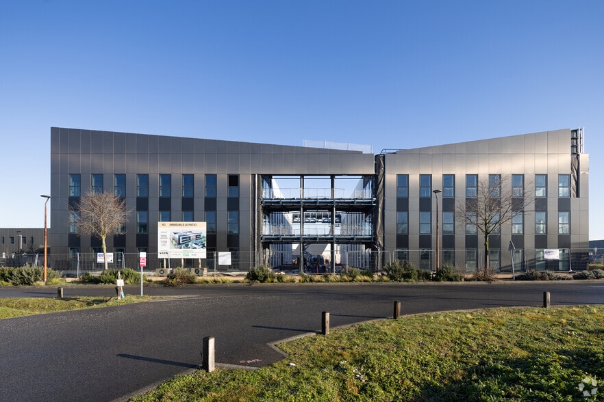 2 Bis Rue Marcel Dassault, Genas à louer - Photo de l’immeuble – Image 2 sur 5