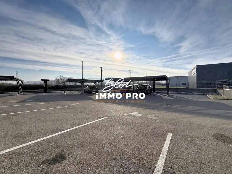 Allée Jean-Jacques Rousseau, Nivolas-Vermelle à louer - Photo de l’immeuble – Image 2 sur 9