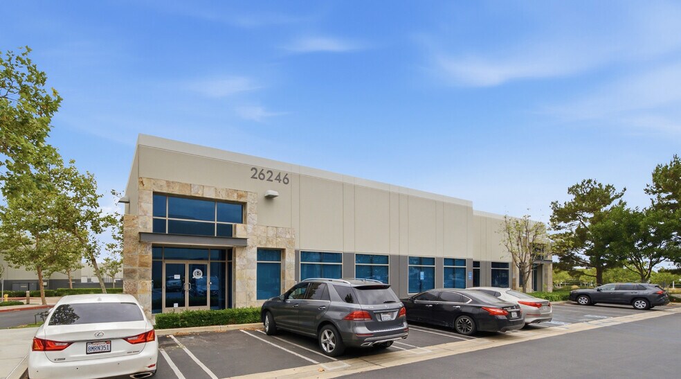 26246 Enterprise Ct, Lake Forest, CA à vendre - Photo de l’immeuble – Image 2 sur 7