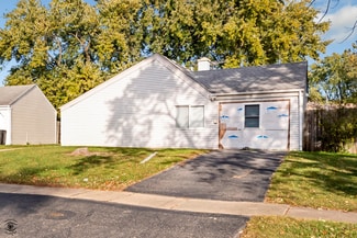 Plus de détails pour 15 Denham Dr, Montgomery, IL - Logement à vendre