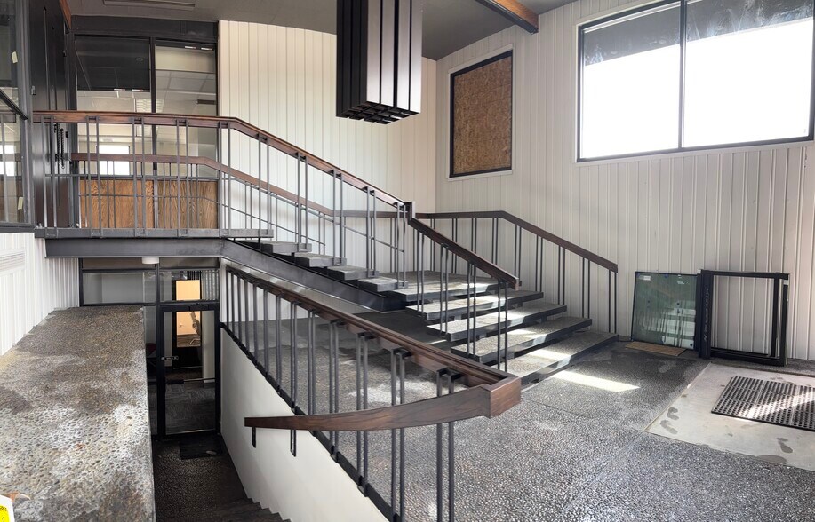 115 N Geneva Rd, Orem, UT à louer - Photo de l’immeuble – Image 2 sur 22