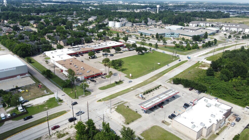 1050 W Rankin Rd, Houston, TX à louer - Photo de l’immeuble – Image 3 sur 5