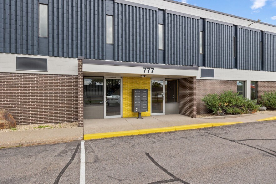 771-783 NE Harding St, Minneapolis, MN à louer - Photo de l’immeuble – Image 2 sur 10