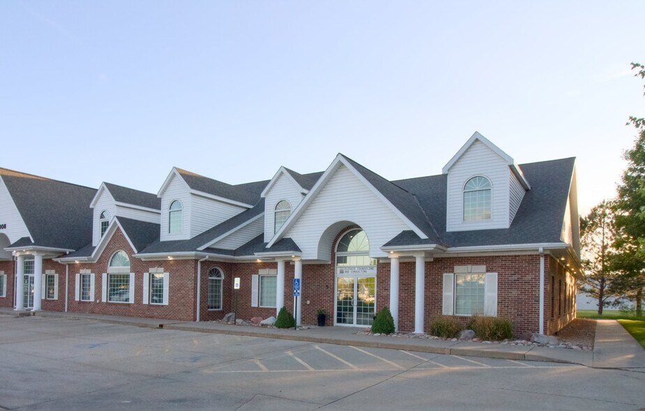 5308 Parklane Pl, Kearney, NE à vendre - Photo de l’immeuble – Image 1 sur 33