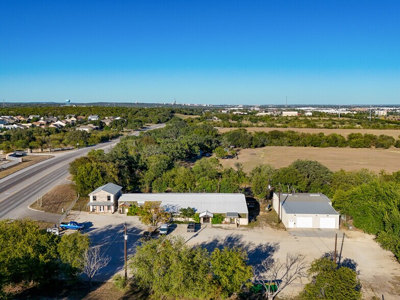 3419 Hunter Rd, San Marcos, TX à louer - Photo de l’immeuble – Image 2 sur 13