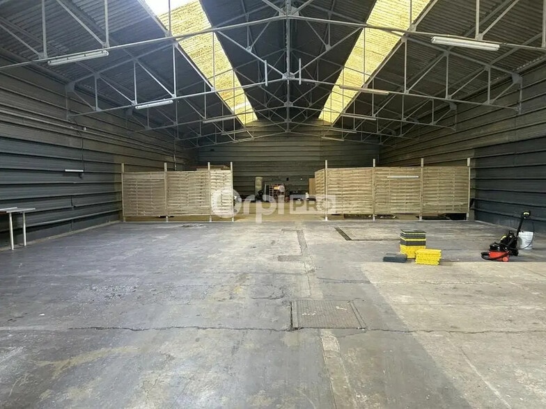 Local d’activités dans Beauvais à louer - Photo de l’immeuble – Image 2 sur 5