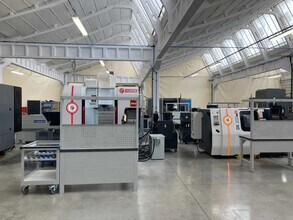 Local d'activités dans Décines-Charpieu à vendre Photo intérieure– Image 1 sur 12