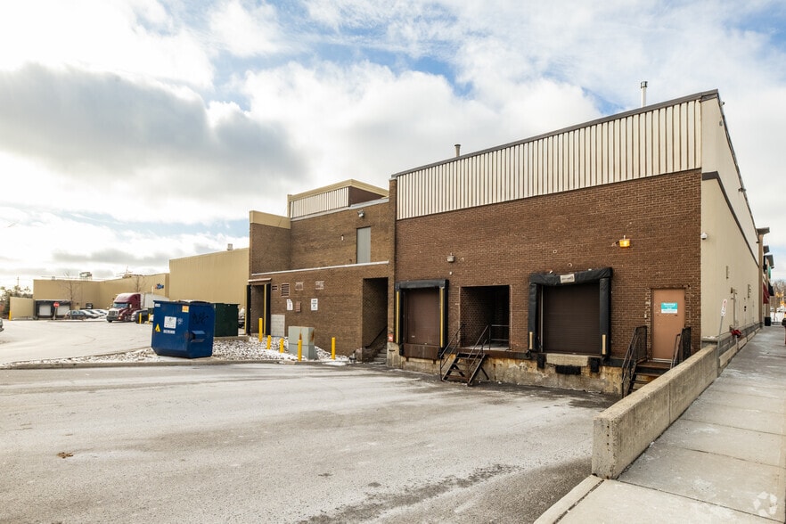 1585-1595 Merivale Rd, Ottawa, ON à louer - Photo de l’immeuble – Image 3 sur 4