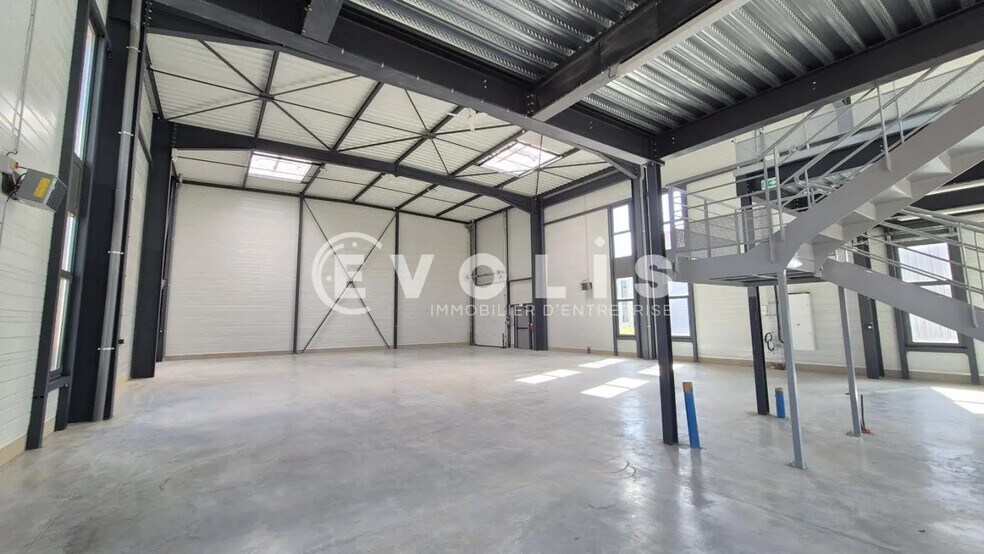 Local d'activités dans Serris à vendre - Photo de l’immeuble – Image 3 sur 3