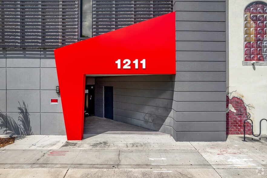 1211 N 1st Ave, Saint Petersburg, FL à louer - Photo de l’immeuble – Image 2 sur 7