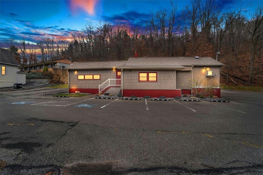 3006 Lewis Run Rd, Clairton, PA à vendre - Photo principale – Image 1 sur 34