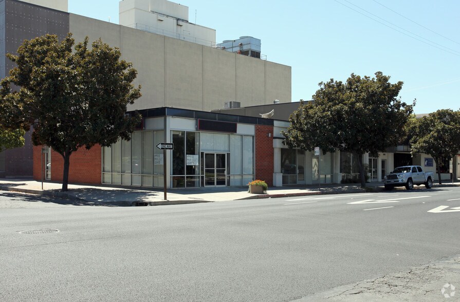 1224 K St, Modesto, CA à vendre - Photo de l’immeuble – Image 3 sur 23