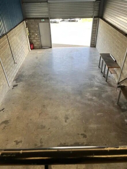 Industriel/Logistique dans SAINT-JEAN-D'ILLAC à louer - Photo intérieure – Image 3 sur 10