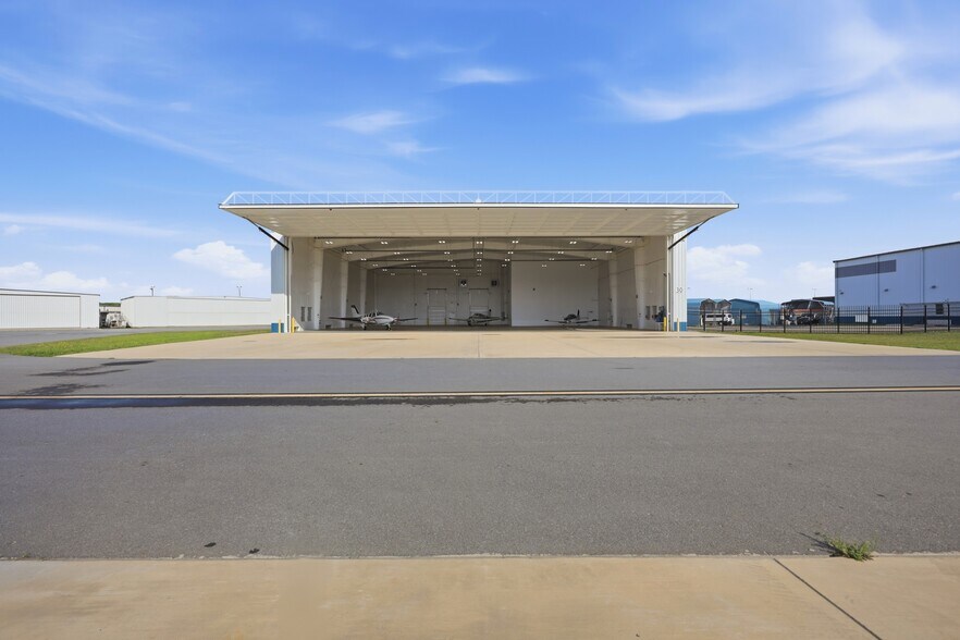 451 Airport Rd, Greenville, NC à louer - Photo de l’immeuble – Image 2 sur 14