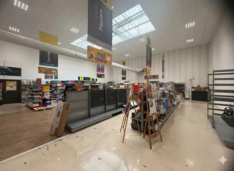 Local d’activités dans Savigny-le-Temple à louer - Photo intérieure – Image 2 sur 7