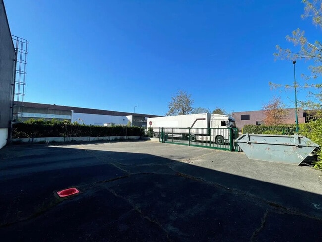 Plus de détails pour Bureau, Local d'activités à louer