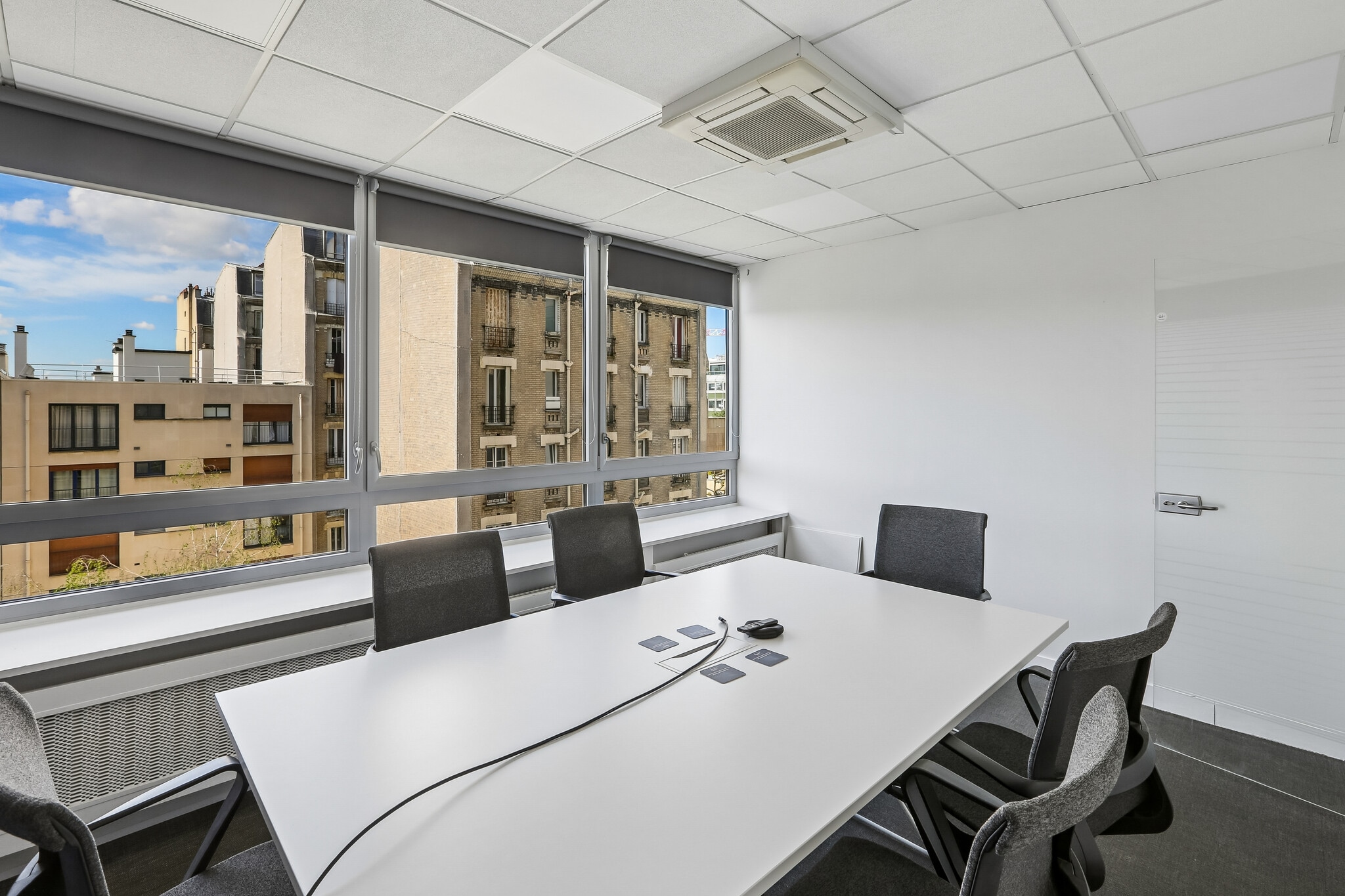 147 Avenue Charles De Gaulle, Neuilly-sur-Seine à louer Photo intérieure– Image 1 sur 14