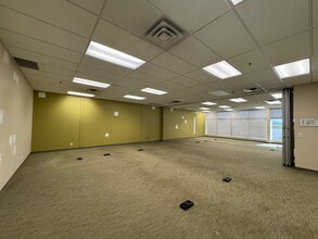 80 Courtneypark Dr W, Mississauga, ON à louer Photo intérieure– Image 1 sur 12