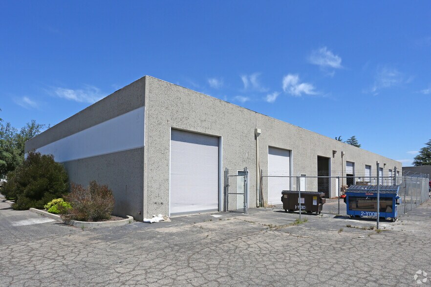 9401-9415 W Goshen Ave, Visalia, CA à louer - Photo de l’immeuble – Image 2 sur 8